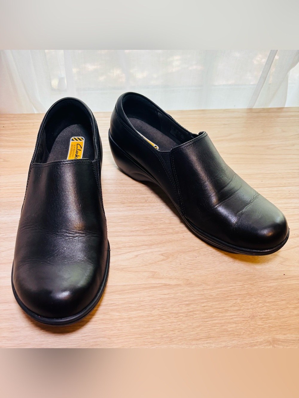 Clarks Black Leather Grasp Chime Slip-Resistant Slip-On Loafers Clogs